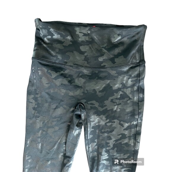 Spanx Leggings Womens Medium‎ Faux Leather Camo Matte Black M Blogger Favorite - Picture 7 of 10